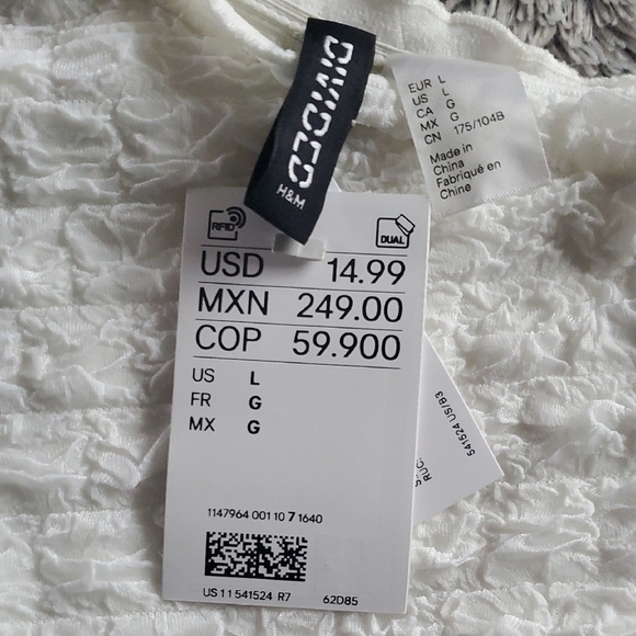 DIVIDED White Textured One-Shoulder Top. Size Large - Picture 5 of 8